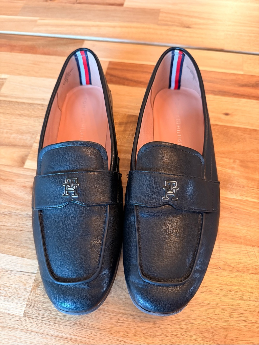 Tommy Hilfiger women’s Black Leather Penny Loafers, size 9.5